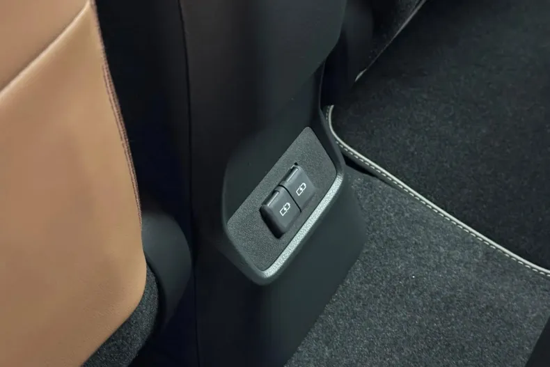 Lexus LBX din 2024 cu 10 km - oferta LEX126519 - foto 34