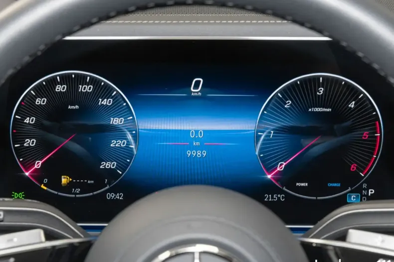 Mercedes-Benz GLE 450 din 2024 cu 9.988 km - oferta MER126527 - foto 21