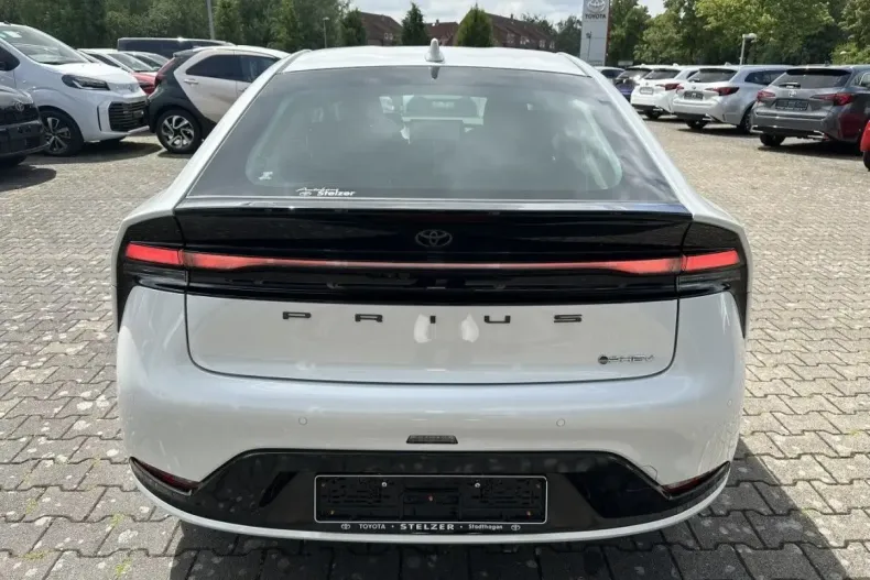 Toyota Prius din 2023 cu 5.900 km - oferta TOY126534 - foto 4