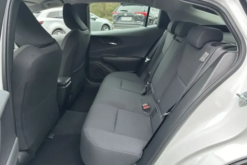 Toyota Prius din 2023 cu 5.900 km - oferta TOY126534 - foto 11