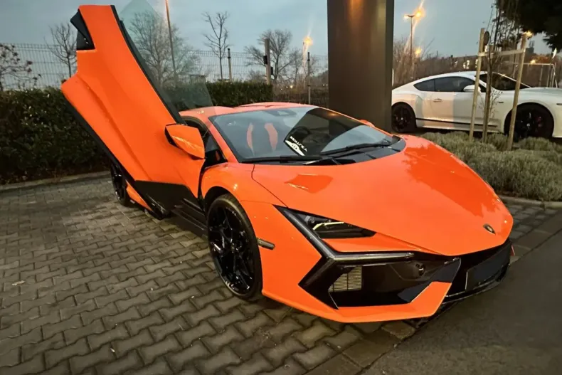 Lamborghini Revuelto din 2024 cu 2.750 km - oferta LAM126539 - foto 2