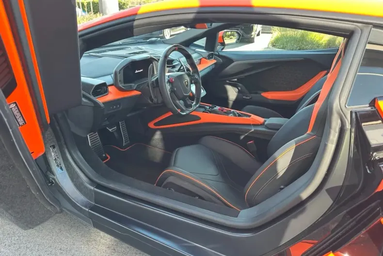 Lamborghini Revuelto din 2024 cu 2.750 km - oferta LAM126539 - foto 8