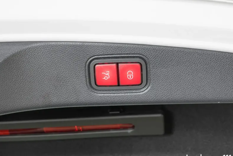 Mercedes-Benz E 53 AMG din 2024 cu 8.246 km - oferta MER126548 - foto 10