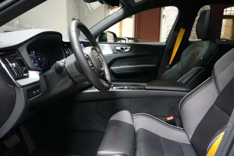 Volvo XC60 din 2023 cu 34.989 km - oferta VOL126559 - foto 6