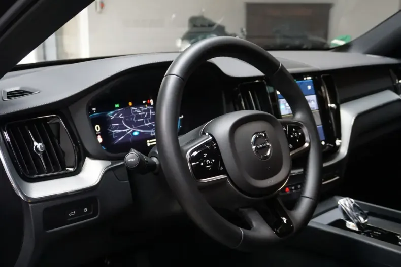 Volvo XC60 din 2023 cu 34.989 km - oferta VOL126559 - foto 9