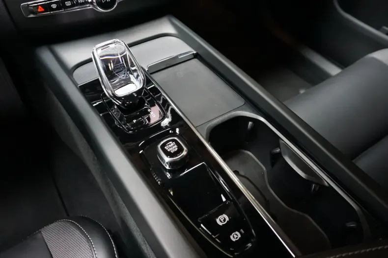 Volvo XC60 din 2023 cu 34.989 km - oferta VOL126559 - foto 10