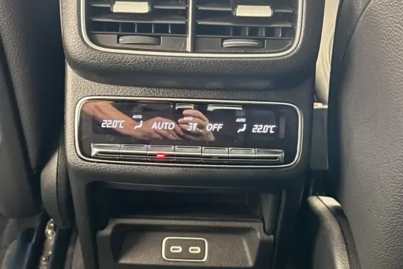 Mercedes-Benz GLE 400 din 2023 cu 6.047 km - oferta MER126567 - foto 26