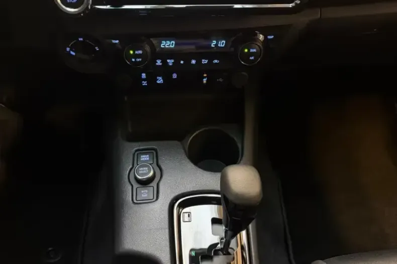 Toyota Hilux din 2025 cu 50 km - oferta TOY126586 - foto 5