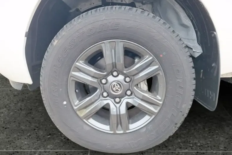 Toyota Hilux din 2025 cu 10 km - oferta TOY126591 - foto 9