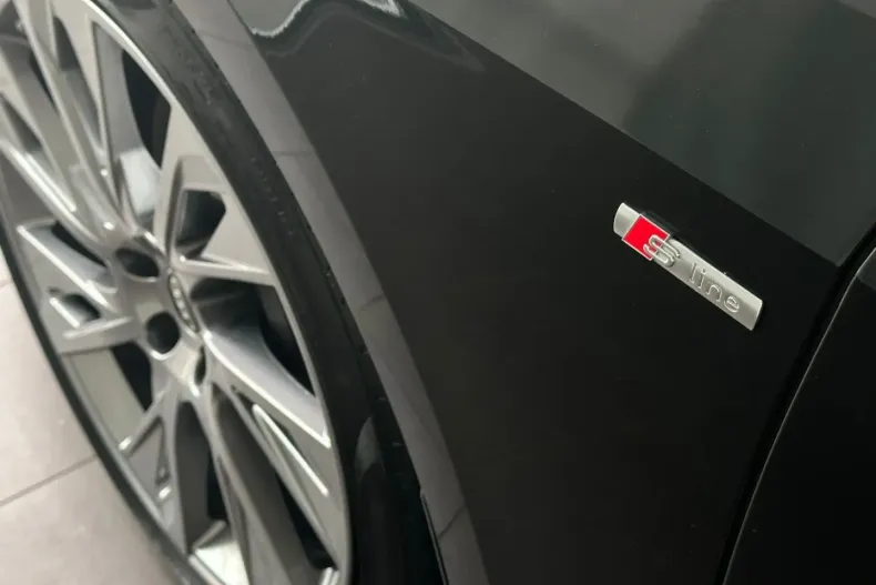 Audi A8 din 2022 cu 54.167 km - oferta AUD126631 - foto 4