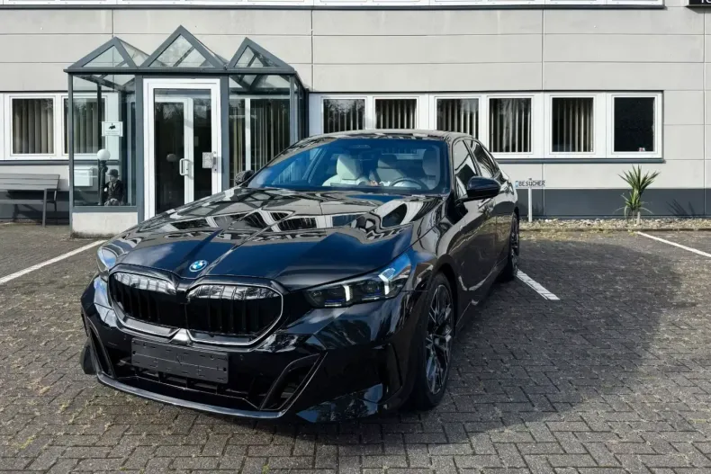 BMW 530 din 2025 cu 4.057 km - oferta BMW126637 - foto 1