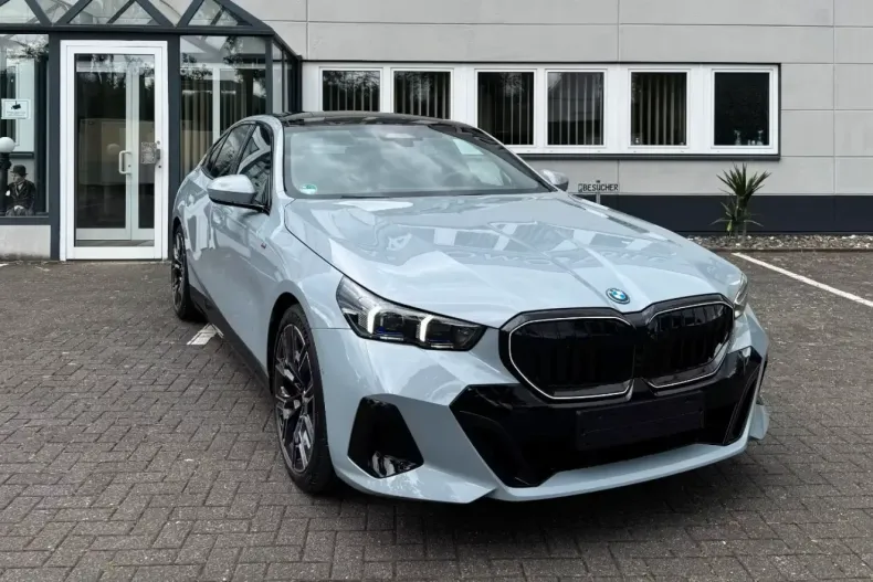 BMW 530 din 2025 cu 4.086 km - oferta BMW126644 - foto 1