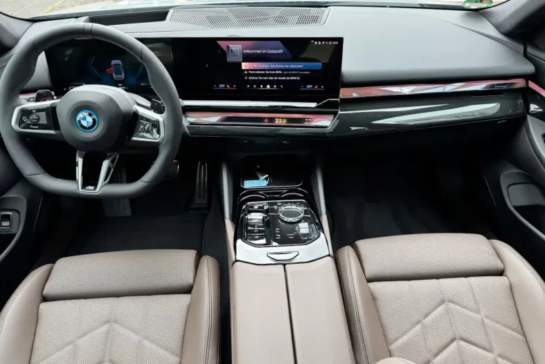 BMW 530 din 2025 cu 4.086 km - oferta BMW126644 - foto 3