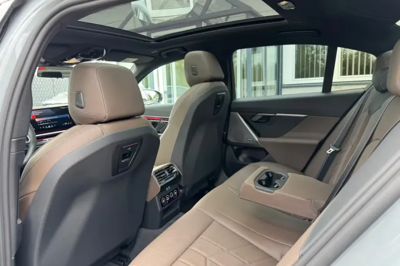 BMW 530 din 2025 cu 4.086 km - oferta BMW126644 - foto 16