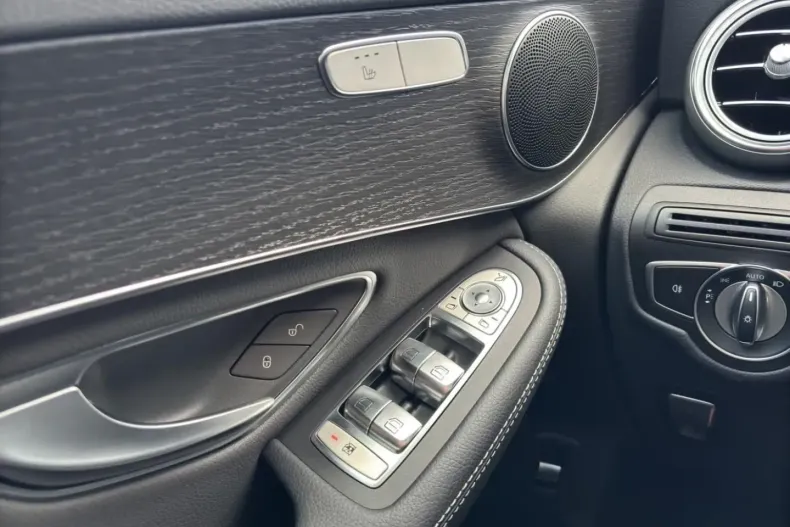 Mercedes-Benz GLC 300 din 2021 cu 40.894 km - oferta MER126646 - foto 17