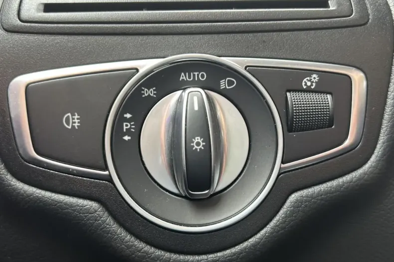 Mercedes-Benz GLC 300 din 2021 cu 68.500 km - oferta MER126652 - foto 26