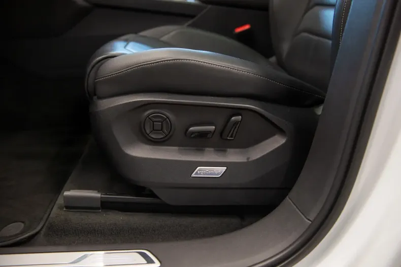 Volkswagen Touareg din 2020 cu 83.874 km - oferta VOL126657 - foto 26