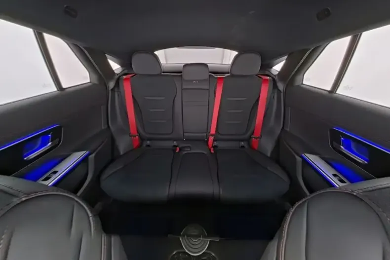 Mercedes-Benz GLE 43 AMG din 2024 cu 12.469 km - oferta MER126716 - foto 9