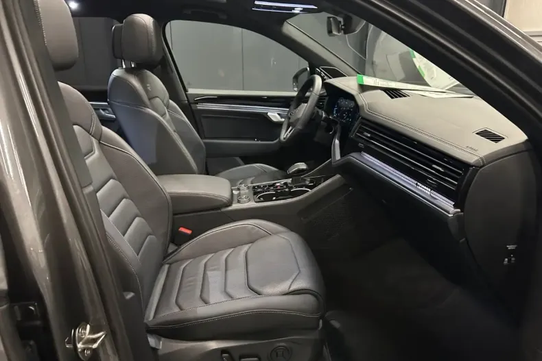 Volkswagen Touareg din 2024 cu 57.000 km - oferta VOL126750 - foto 11