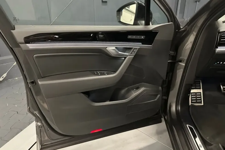 Volkswagen Touareg din 2024 cu 57.000 km - oferta VOL126750 - foto 14