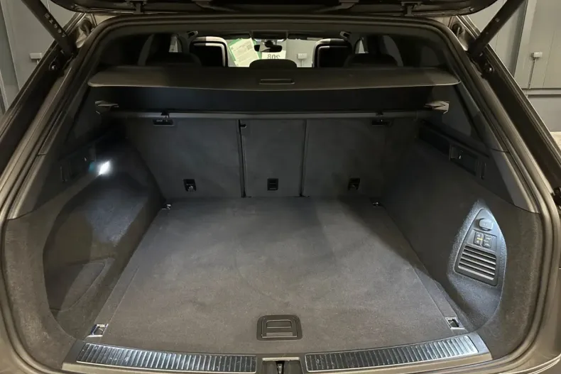 Volkswagen Touareg din 2024 cu 57.000 km - oferta VOL126750 - foto 33