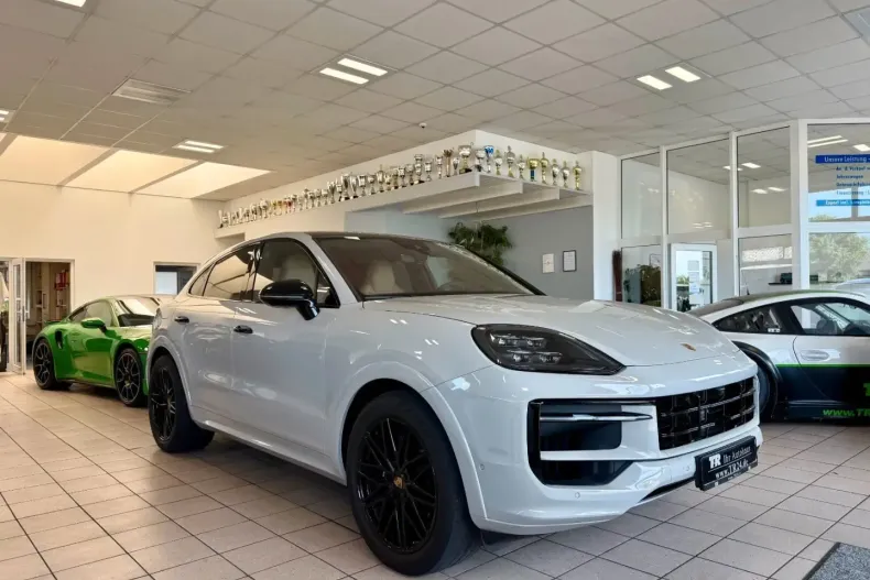 Porsche Cayenne din 2023 cu 33.598 km - oferta POR126772 - foto 1