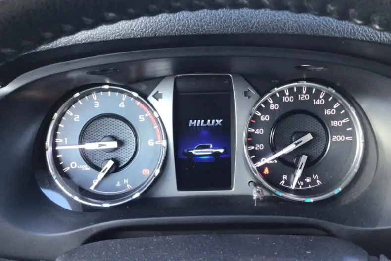 Toyota Hilux din 2023 cu 37.600 km - oferta TOY126784 - foto 13
