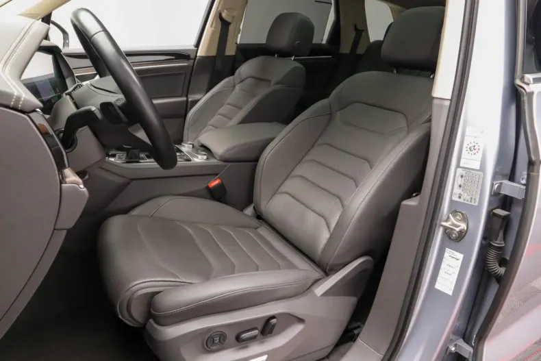 Volkswagen Touareg din 2021 cu 72.609 km - oferta VOL126789 - foto 4