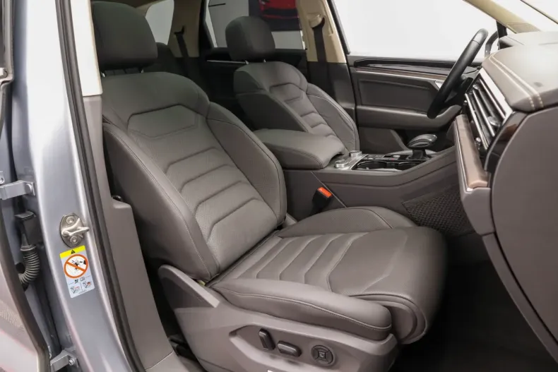 Volkswagen Touareg din 2021 cu 72.609 km - oferta VOL126789 - foto 5