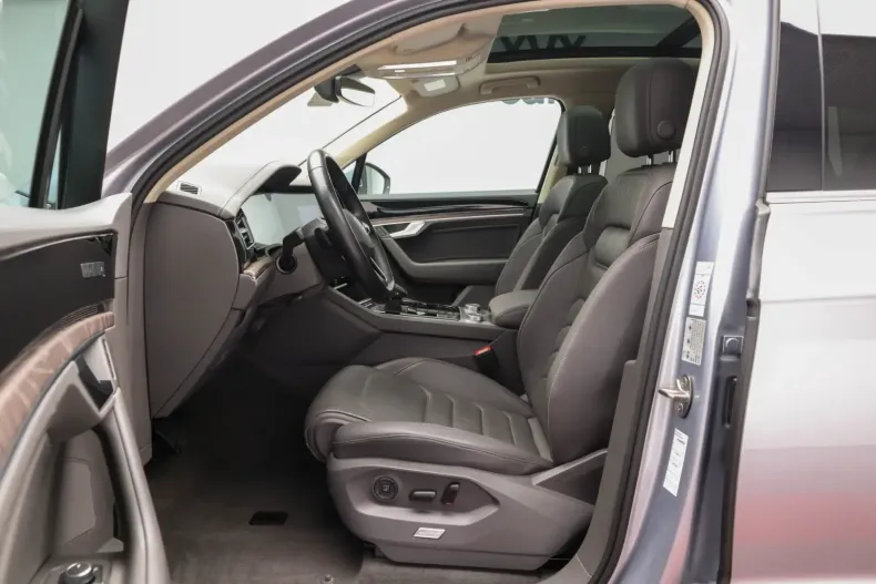 Volkswagen Touareg din 2021 cu 72.609 km - oferta VOL126789 - foto 23