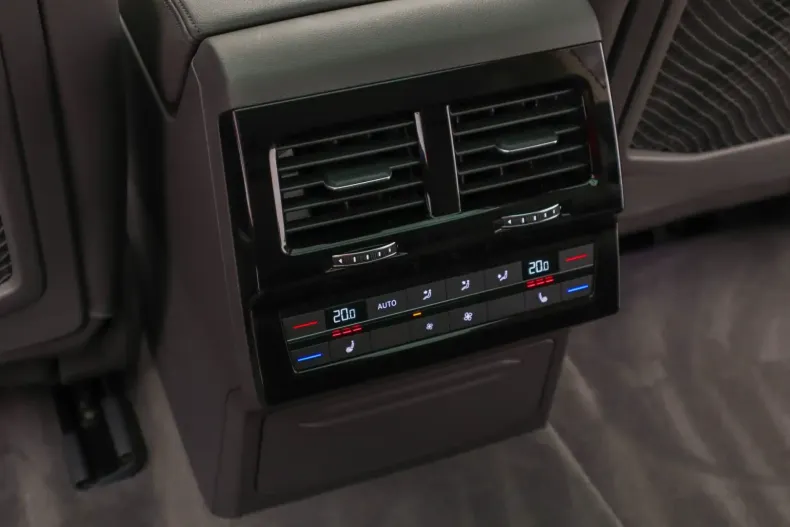 Volkswagen Touareg din 2021 cu 72.609 km - oferta VOL126789 - foto 24