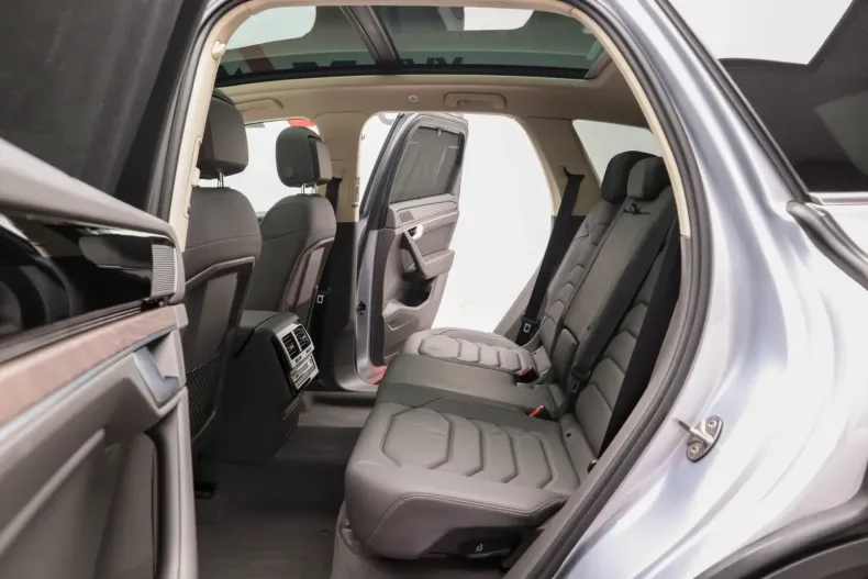 Volkswagen Touareg din 2021 cu 72.609 km - oferta VOL126789 - foto 25