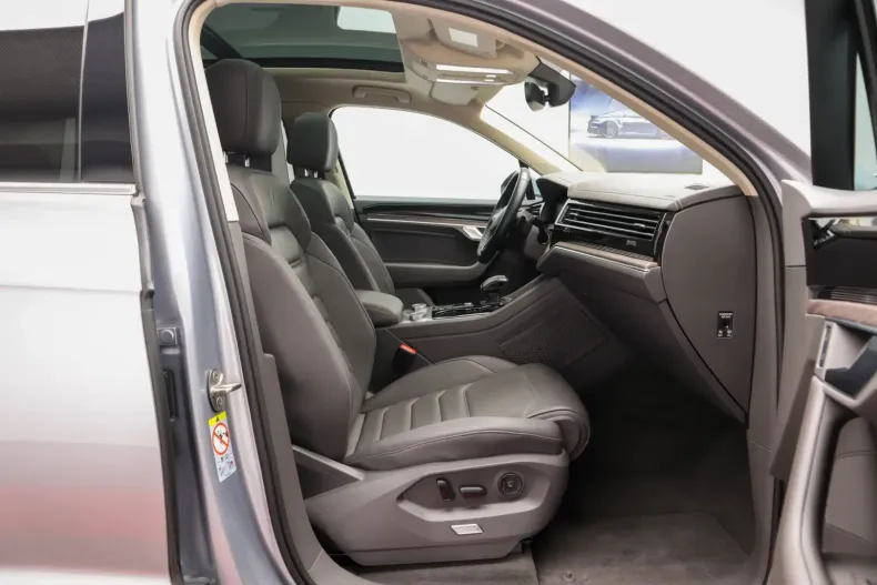 Volkswagen Touareg din 2021 cu 72.609 km - oferta VOL126789 - foto 26