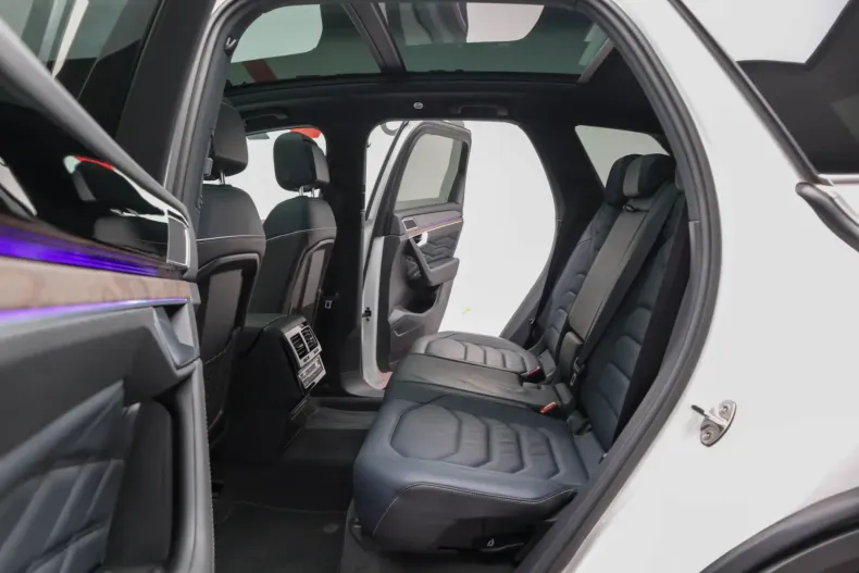 Volkswagen Touareg din 2021 cu 79.900 km - oferta VOL126793 - foto 23