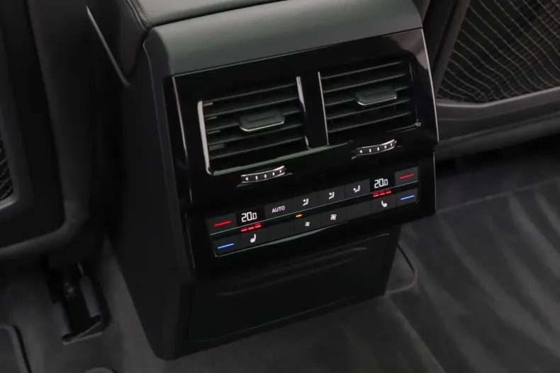 Volkswagen Touareg din 2021 cu 79.900 km - oferta VOL126793 - foto 24