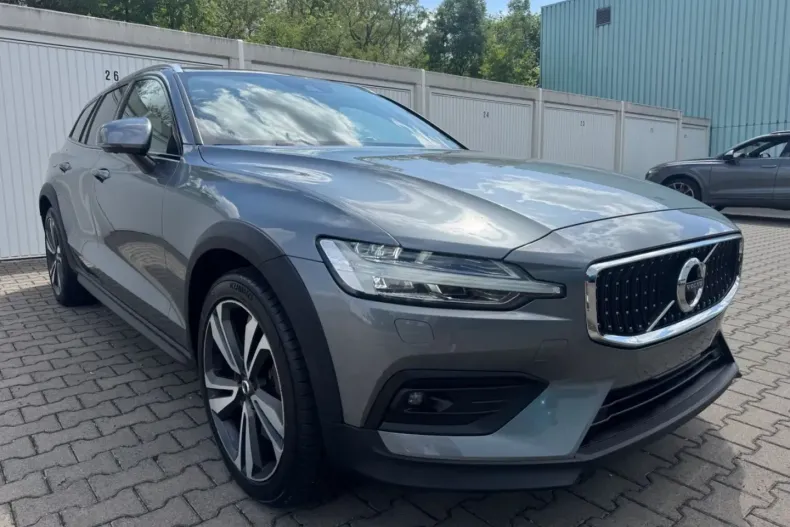 Volvo V60 Cross Country din 2020 cu 82.000 km - oferta VOL126798 - foto 1