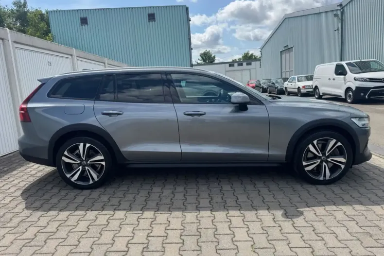 Volvo V60 Cross Country din 2020 cu 82.000 km - oferta VOL126798 - foto 4