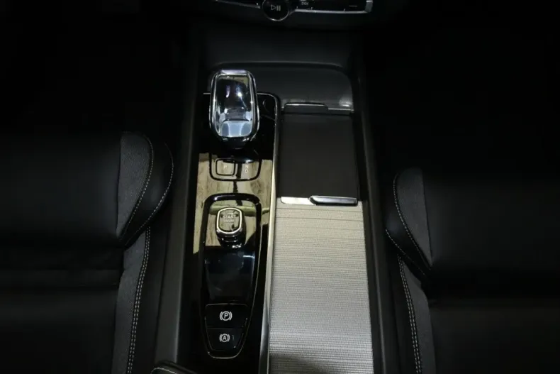 Volvo XC60 din 2024 cu 19.600 km - oferta VOL126805 - foto 15