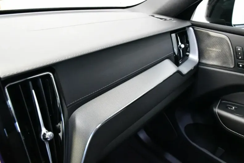 Volvo XC60 din 2024 cu 19.600 km - oferta VOL126805 - foto 21