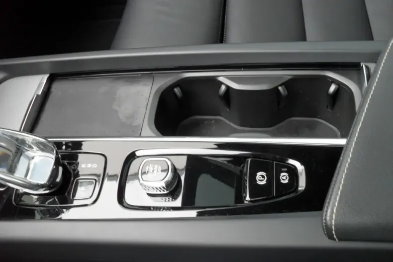 Volvo XC60 din 2022 cu 32.623 km - oferta VOL126806 - foto 19