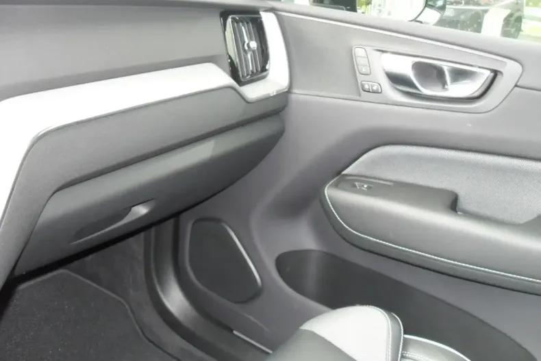 Volvo XC60 din 2022 cu 32.623 km - oferta VOL126806 - foto 22