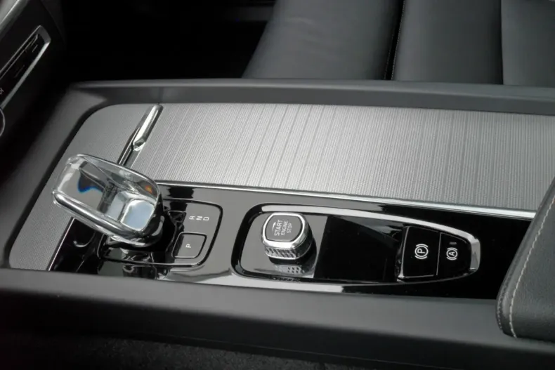 Volvo XC60 din 2022 cu 32.623 km - oferta VOL126806 - foto 25