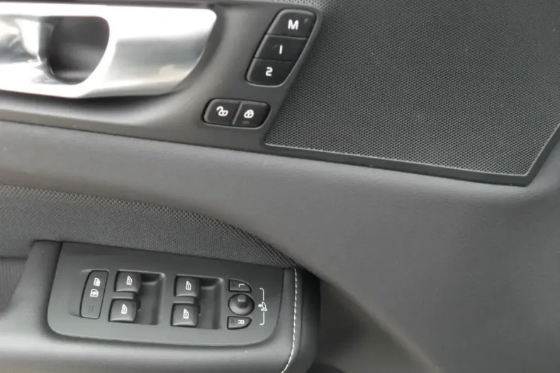 Volvo XC60 din 2022 cu 32.623 km - oferta VOL126806 - foto 34