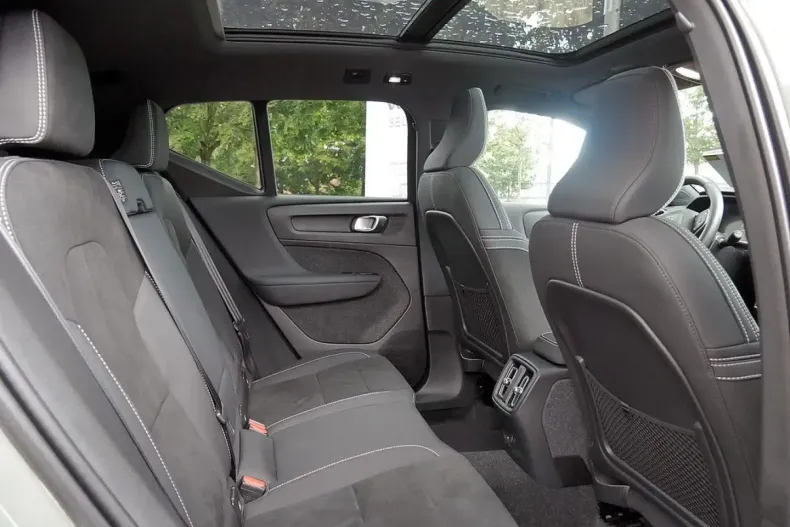 Volvo XC40 din 2023 cu 74.950 km - oferta VOL126809 - foto 7