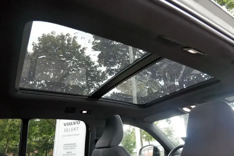 Volvo XC40 din 2023 cu 74.950 km - oferta VOL126809 - foto 10