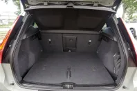 Volvo XC40 din 2023 cu 74.950 km - oferta VOL126809 - foto 13