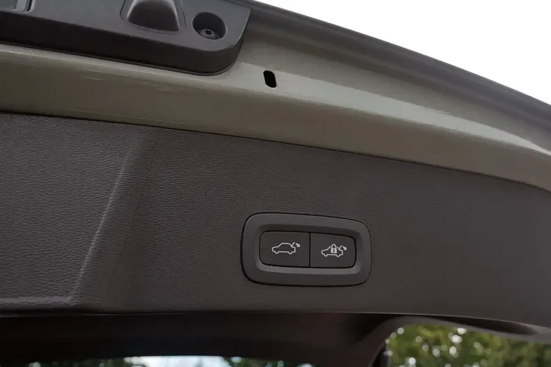 Volvo XC40 din 2023 cu 74.950 km - oferta VOL126809 - foto 15