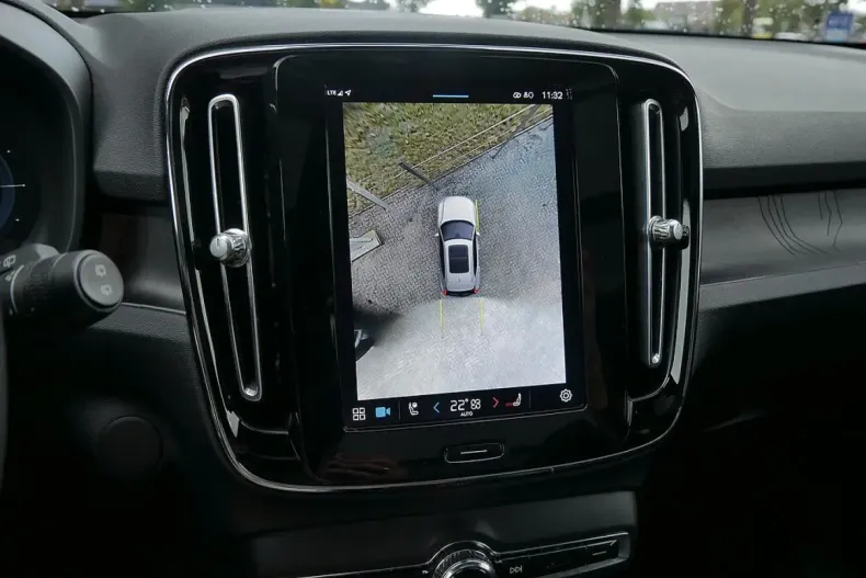 Volvo XC40 din 2023 cu 74.950 km - oferta VOL126809 - foto 19