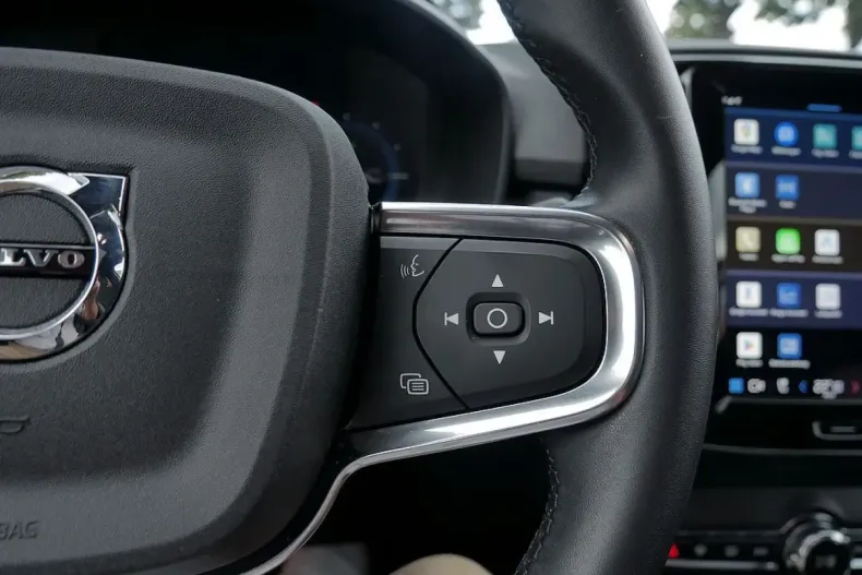 Volvo XC40 din 2023 cu 74.950 km - oferta VOL126809 - foto 28