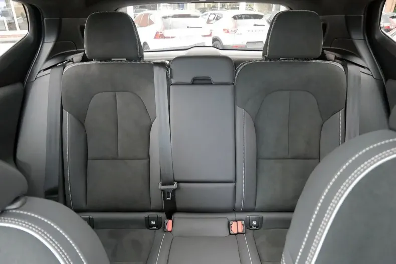 Volvo XC40 din 2023 cu 74.950 km - oferta VOL126809 - foto 30